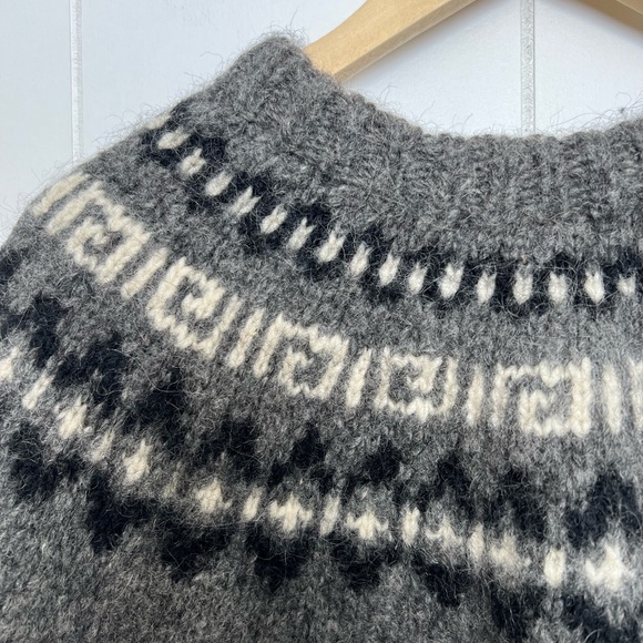 VINTAGE | Wool Sweater - Picture 6 of 8